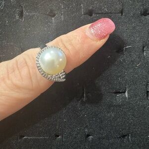 Elegant Silver Pearl Ring